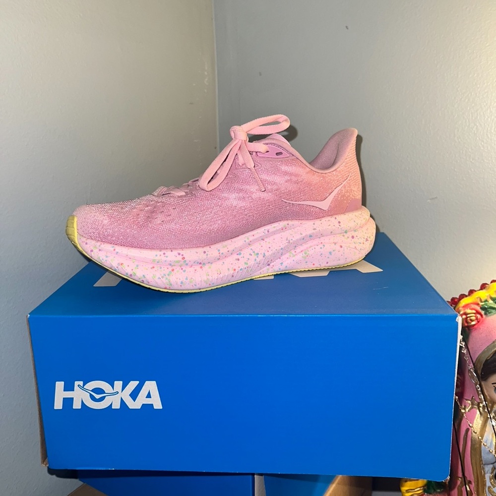 HOKAS MACH 6 w/ Box (Women’s size 6)